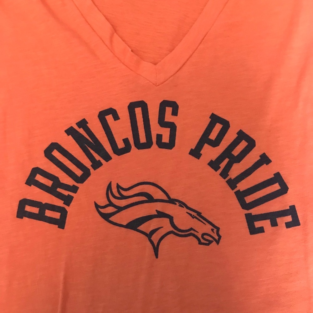 VS PINK Broncos V neck tee